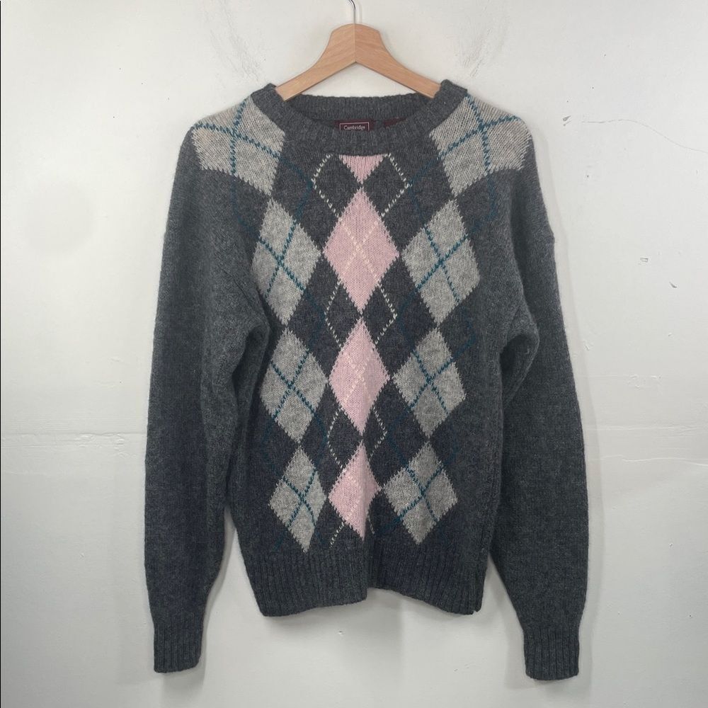 Cambridge Classics Men’s  Classic Argyle Wool Sweater in Gray Medium